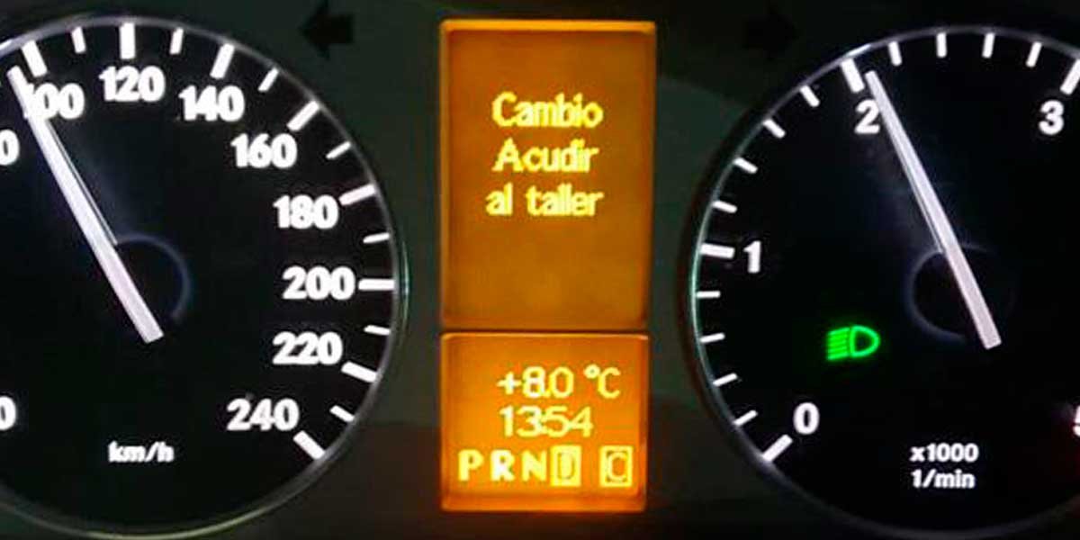Foto 2: Mensaje de error P0722 en el panel de control de un Mercedes-Benz cvt 722.8